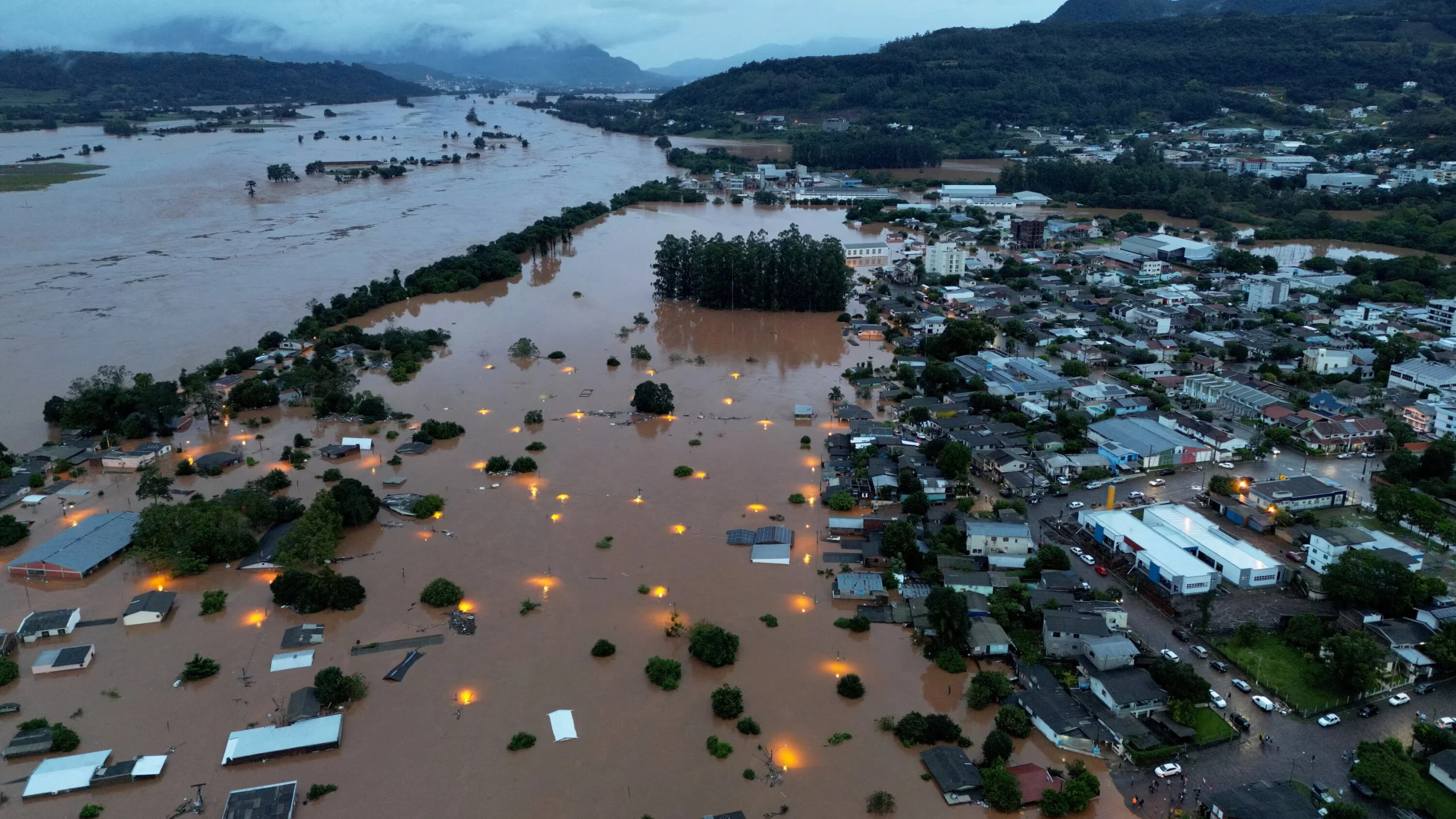 Brasil en crisis: Inundaciones han dejado más de 100 muertos y 200 mil desplazados