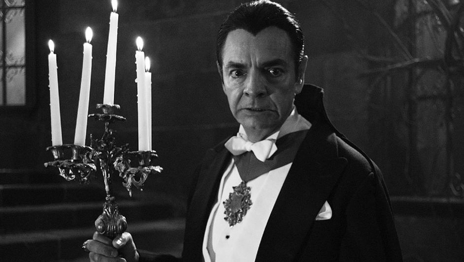 Eugenio Derbez interpretará a Dracula en 'Y llegaron de noche'